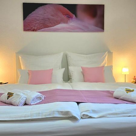 Happy Homes Pink - Up To 5 - Kueche - W-Lan - Netflix - Honig - Badewanne Nidda Exterior foto