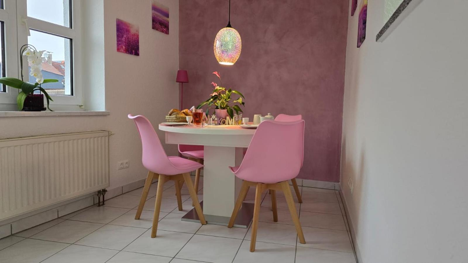 Happy Homes Pink - Up To 5 - Kueche - W-Lan - Netflix - Honig - Badewanne Nidda Exterior foto