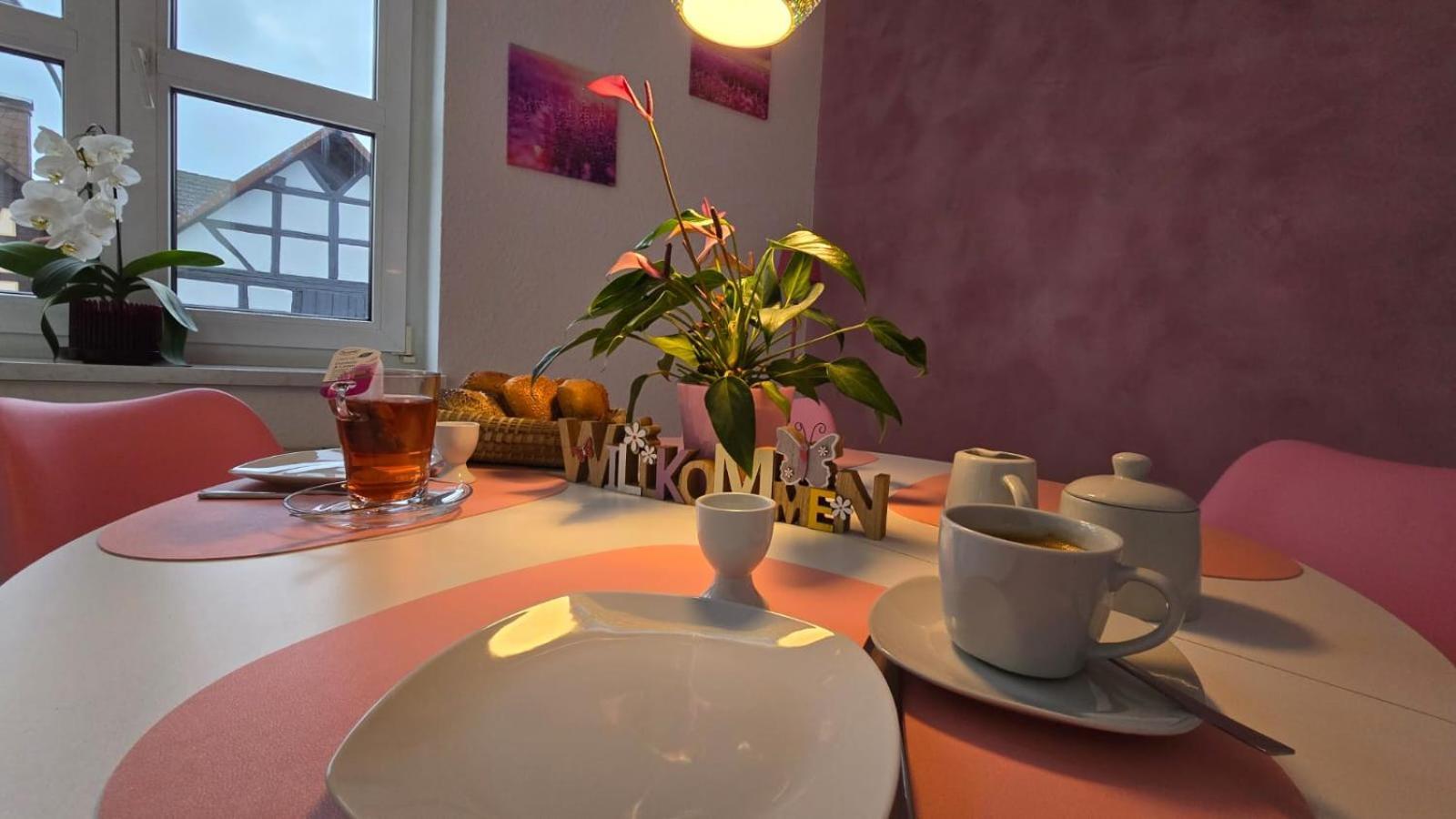 Happy Homes Pink - Up To 5 - Kueche - W-Lan - Netflix - Honig - Badewanne Nidda Exterior foto