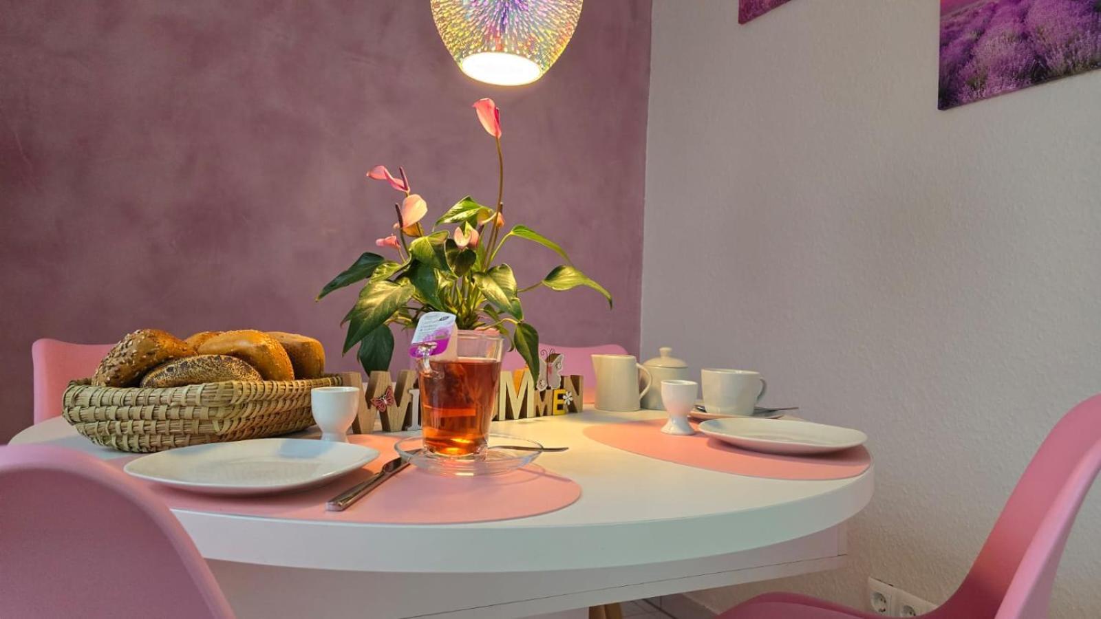 Happy Homes Pink - Up To 5 - Kueche - W-Lan - Netflix - Honig - Badewanne Nidda Exterior foto